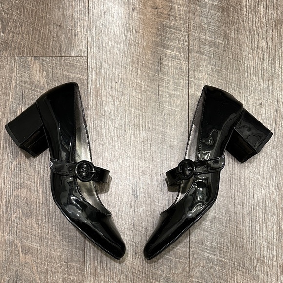 Bandolino Shoes - Bandolino Black Patent faux leather heeled Mary Jane Shoes size 7.5